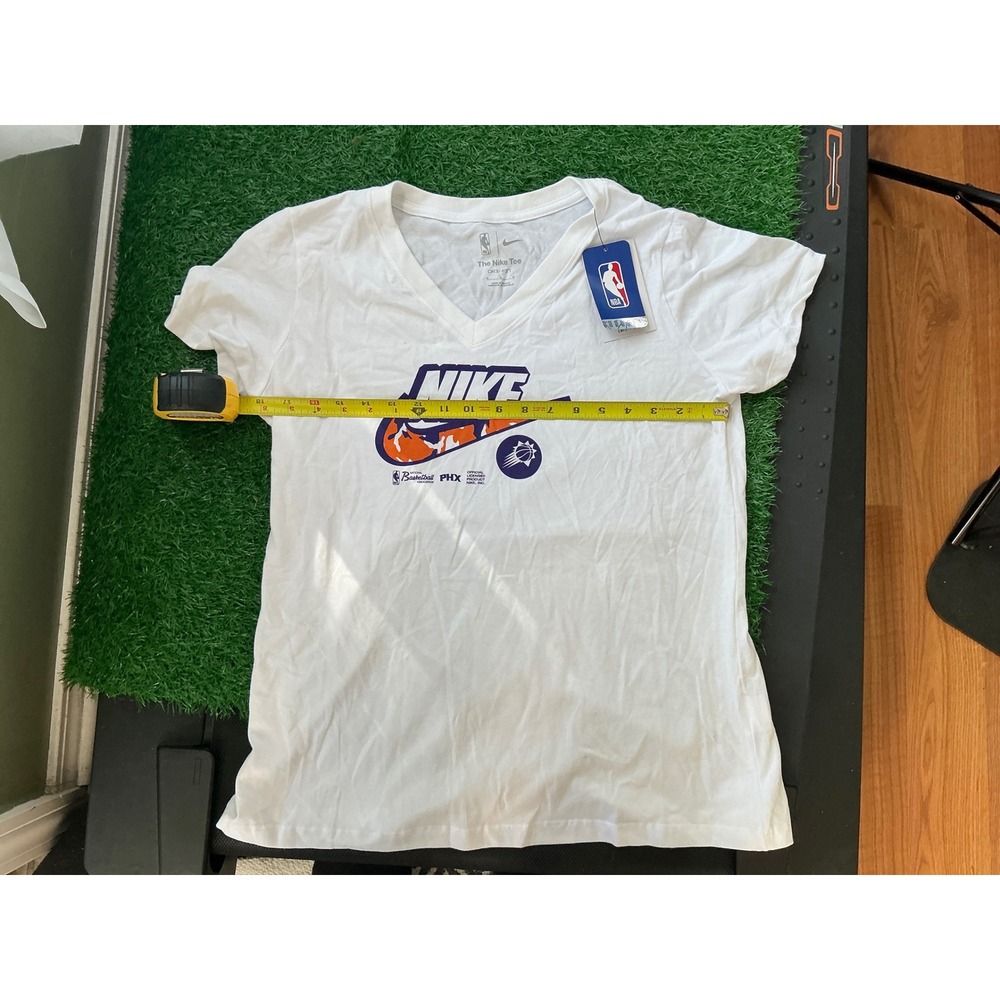Nike Phoenix Suns NBA Womens V-Neck Dri-FIT Graphic T-Shirt White DR6943-100 M